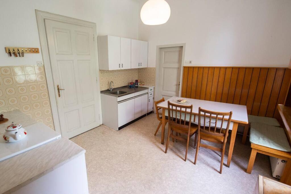 Apartman Socialist Experience In The Center